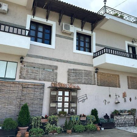 Bed & Breakfast Local Living Edi Berati Exterior foto