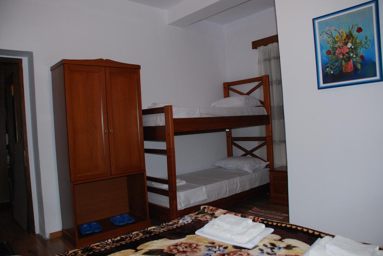 Bed & Breakfast Local Living Edi Berati Exterior foto