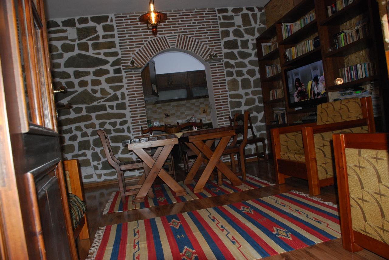 Bed & Breakfast Local Living Edi Berati Exterior foto