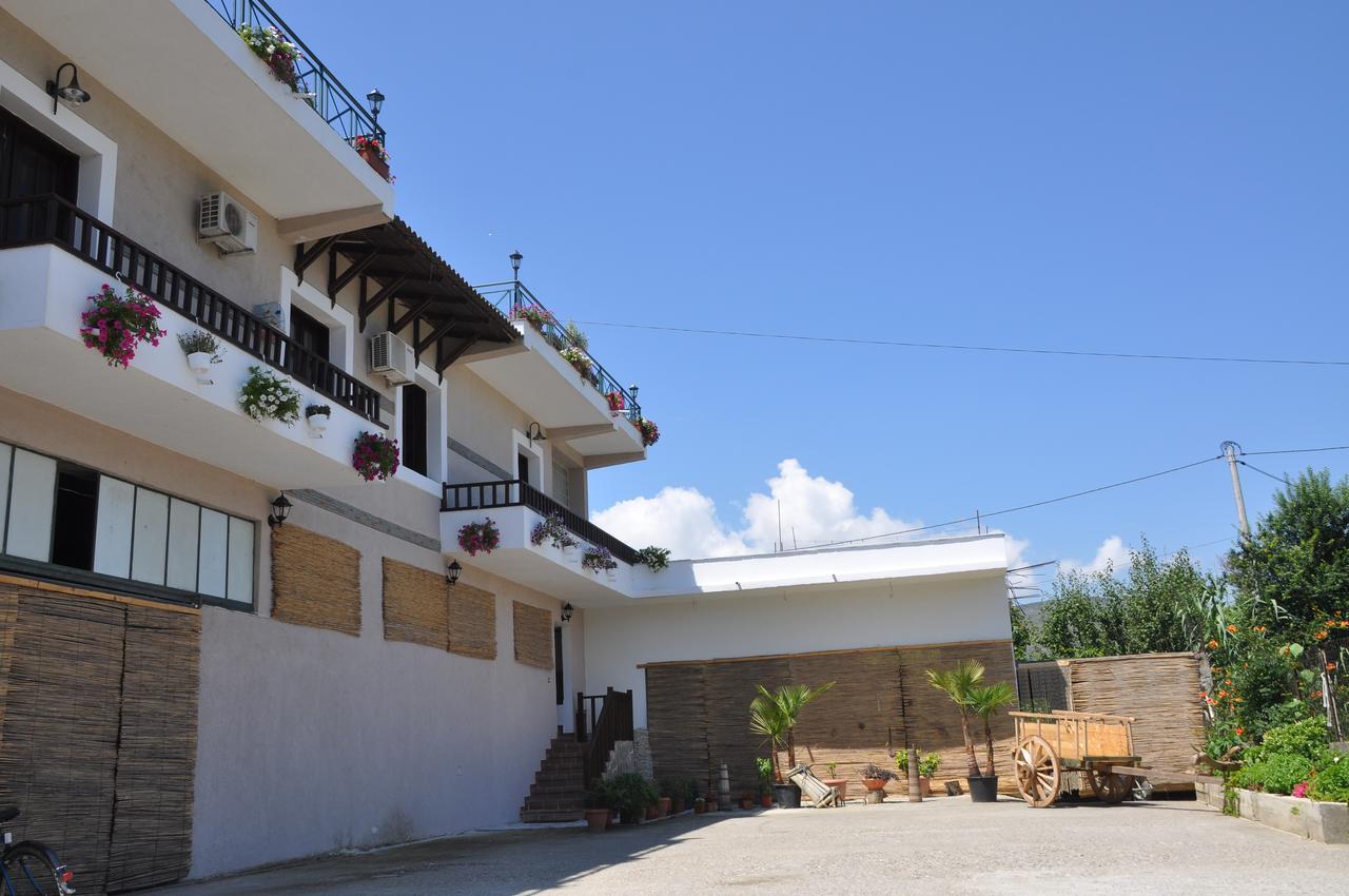 Bed & Breakfast Local Living Edi Berati Exterior foto