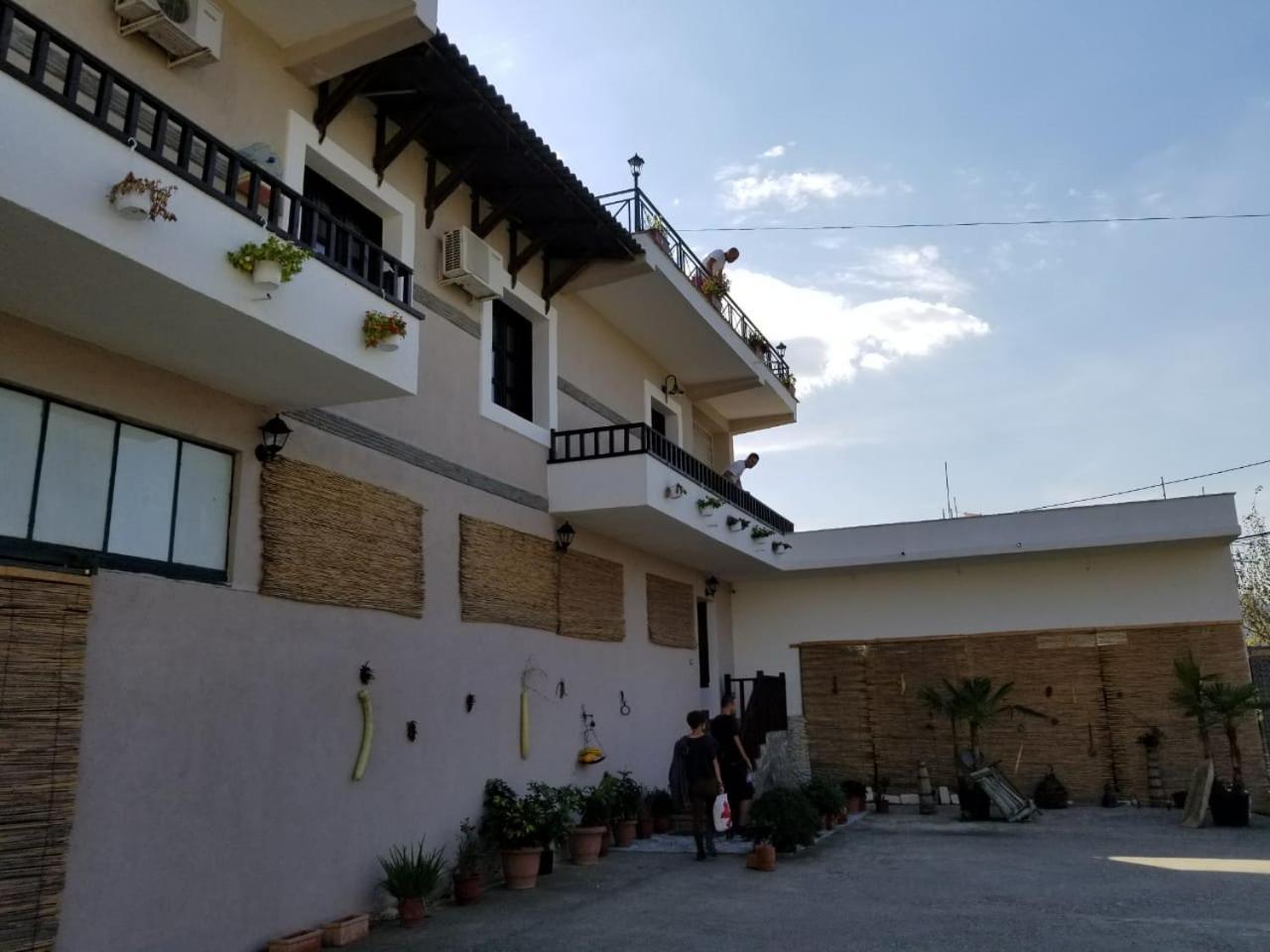 Bed & Breakfast Local Living Edi Berati Exterior foto
